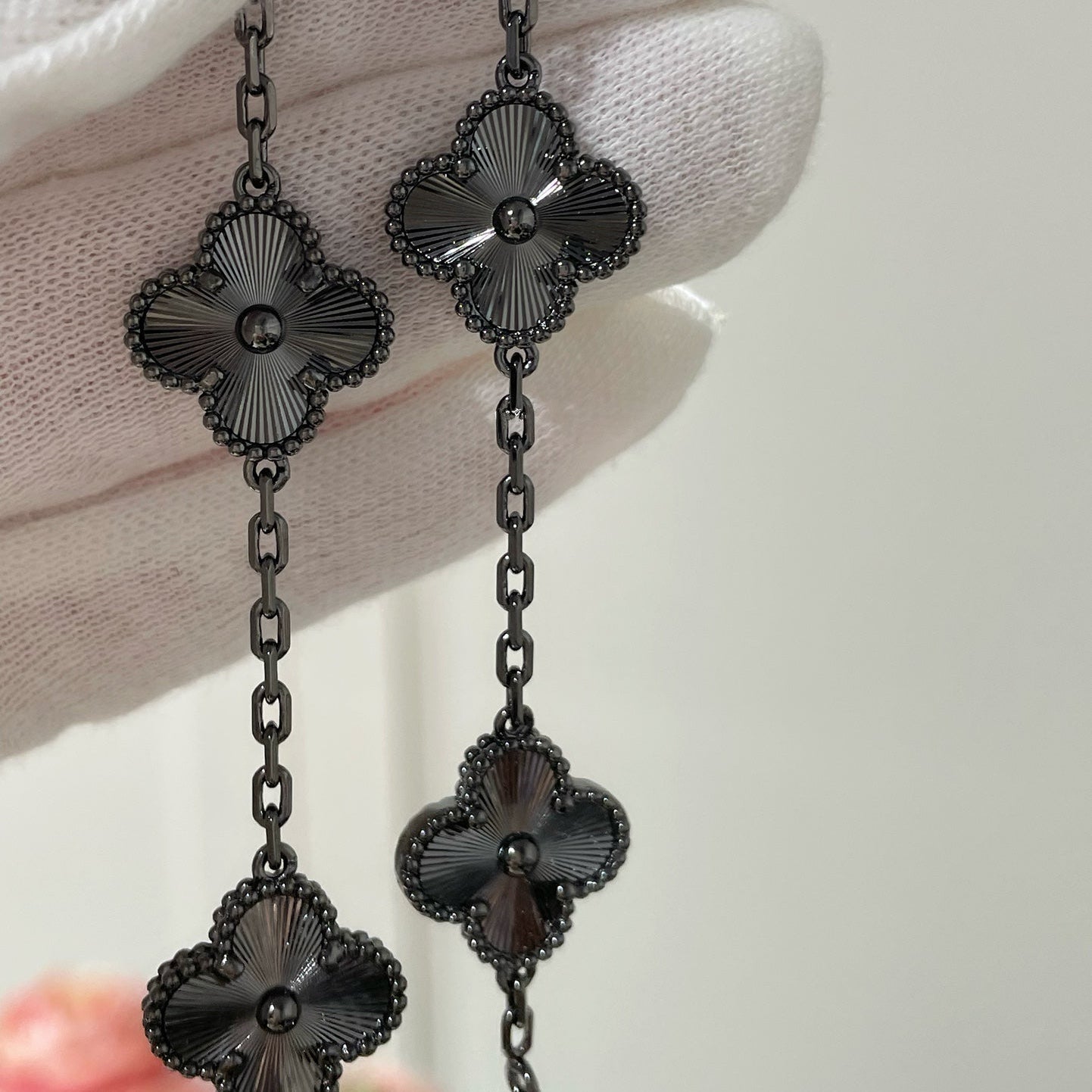 [Spark]CLOVER 5 MOTIF BLACK BRACELET