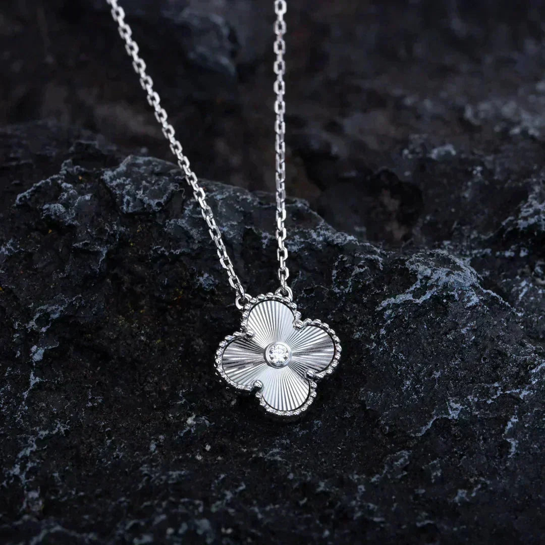 [Spark]CLOVER  15MM DIAMOND LASER NECKLACE SILVER