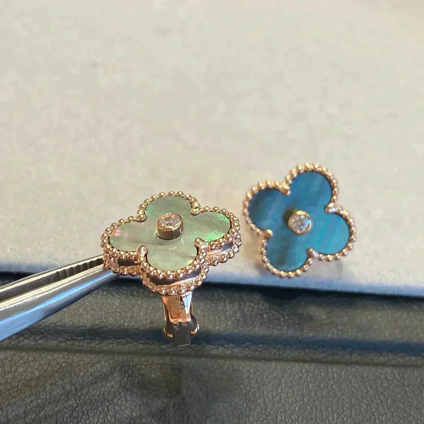 [Spark]CLOVER MEDIUM 1 MOTIFS GRAY MOP  DIAMOND EARRINGS