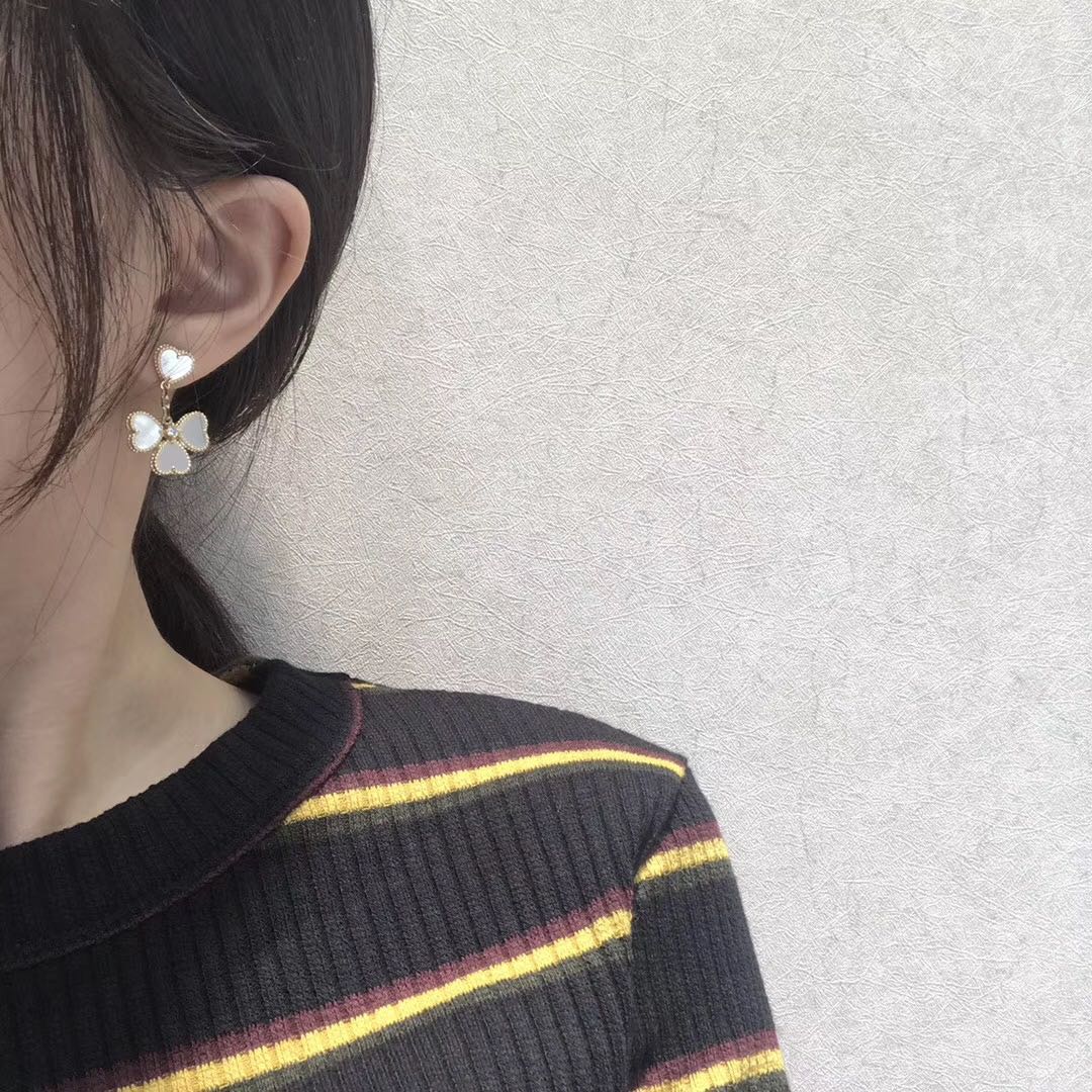 [Spark]CLOVER SWEET WHITE MOP EARRINGS