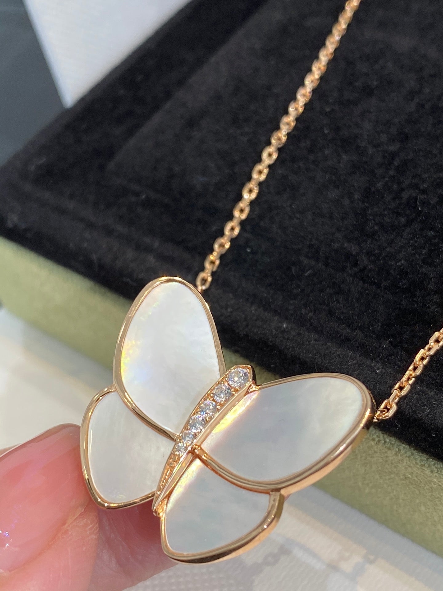 [Spark]BUTTERFLY GOLD MOP DIAMOND NECKLACE