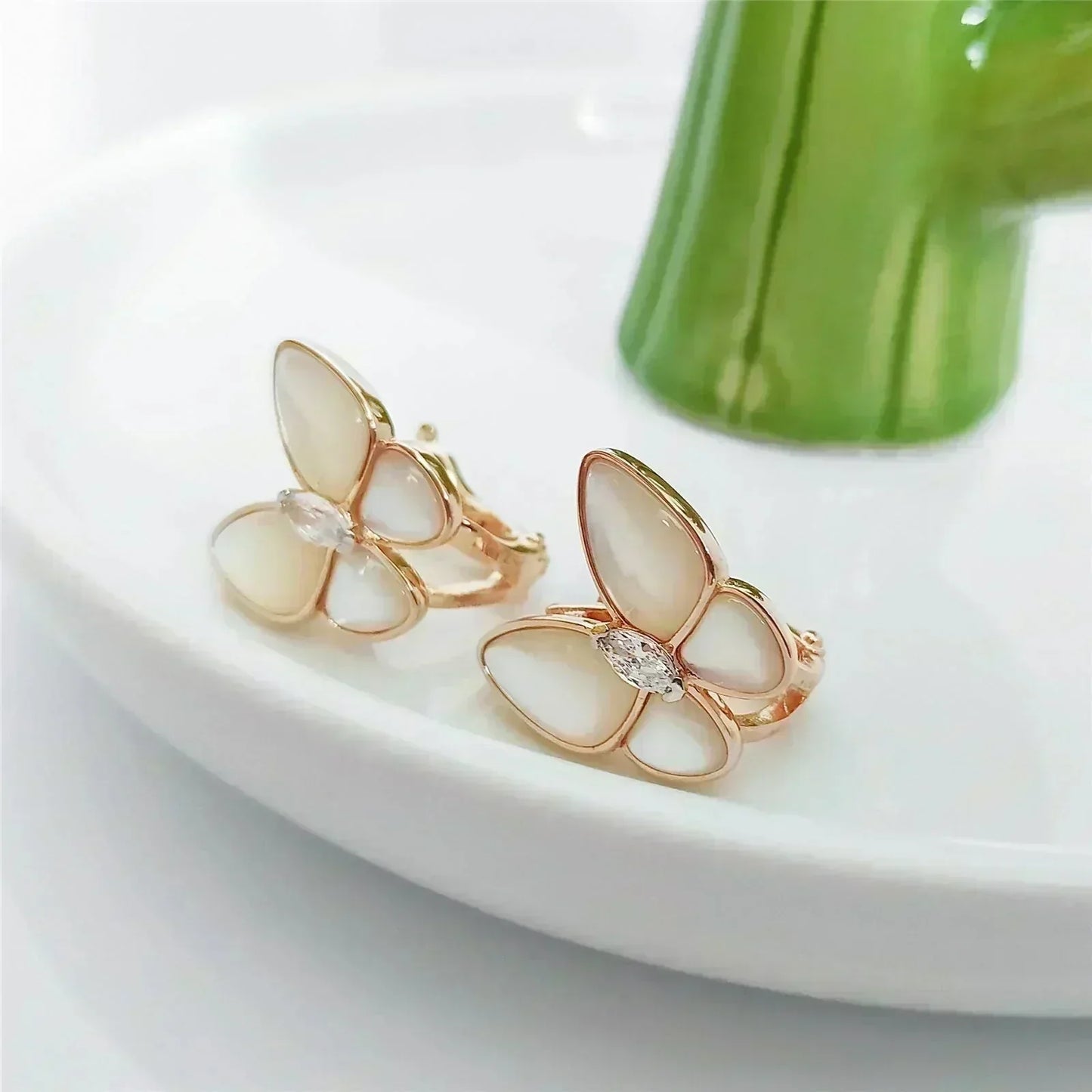 [Spark]BUTTERFLY MOP DIAMOND EARRINGS