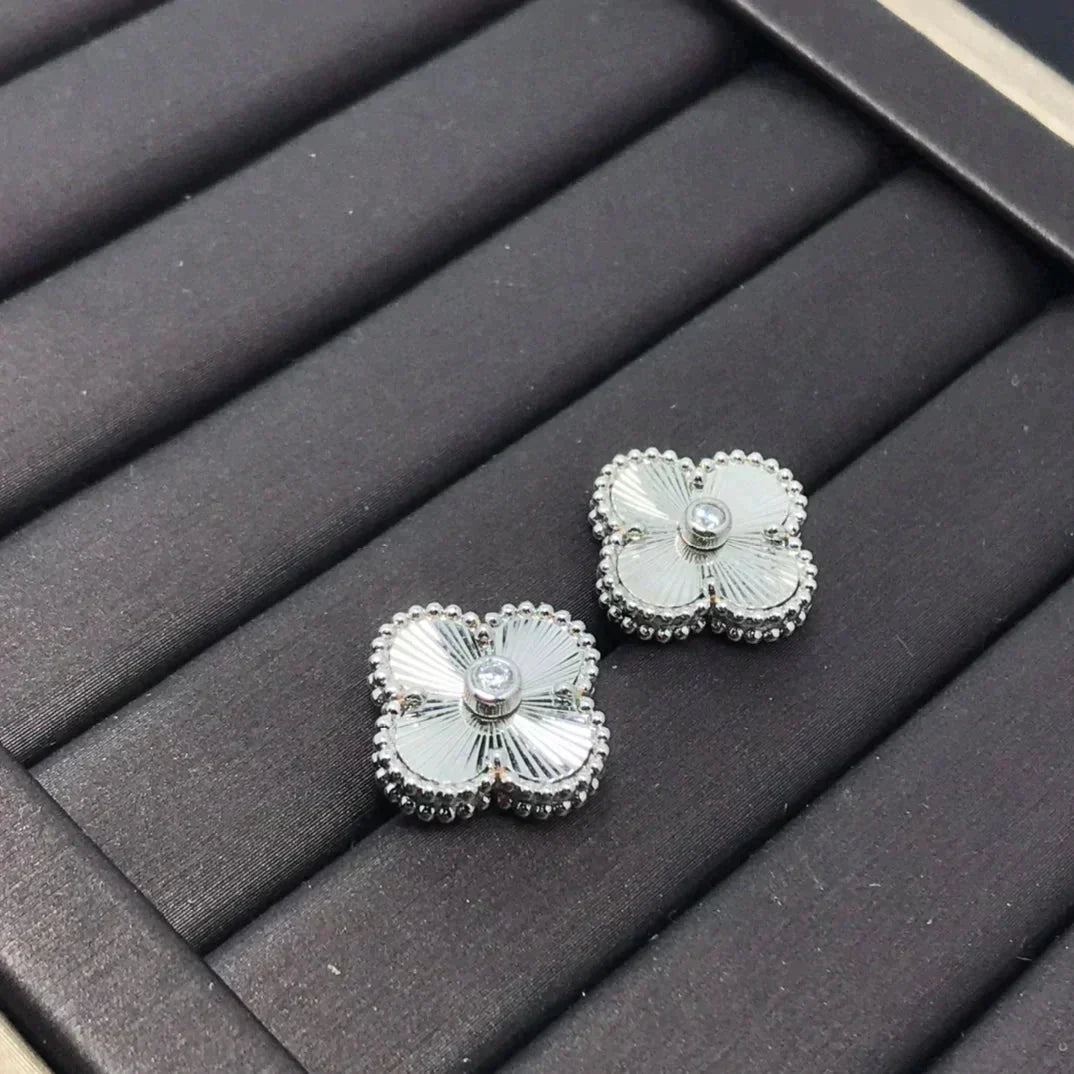 [Spark]CLOVER MINI 9.5MM LASER EARRINGS