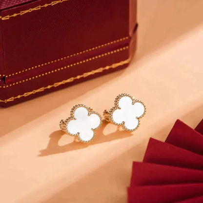 [Spark]CLOVER MEDIUM 1 MOTIFS  WHITE MOP STUD EARRINGS