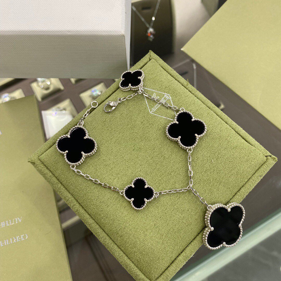 [Spark]CLOVER 5 MOTIFS SIVLER ONYX BRACELET