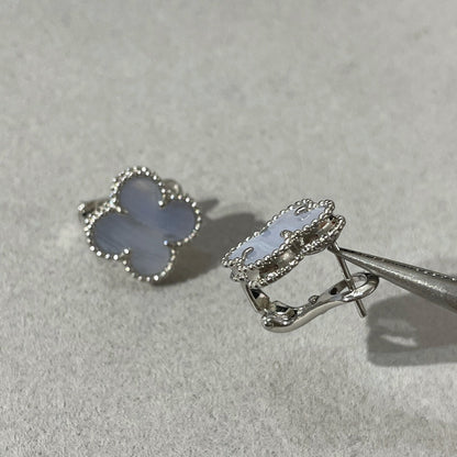 [Spark]CLOVER CHALCEDONY SILVER STUD EARRINGS