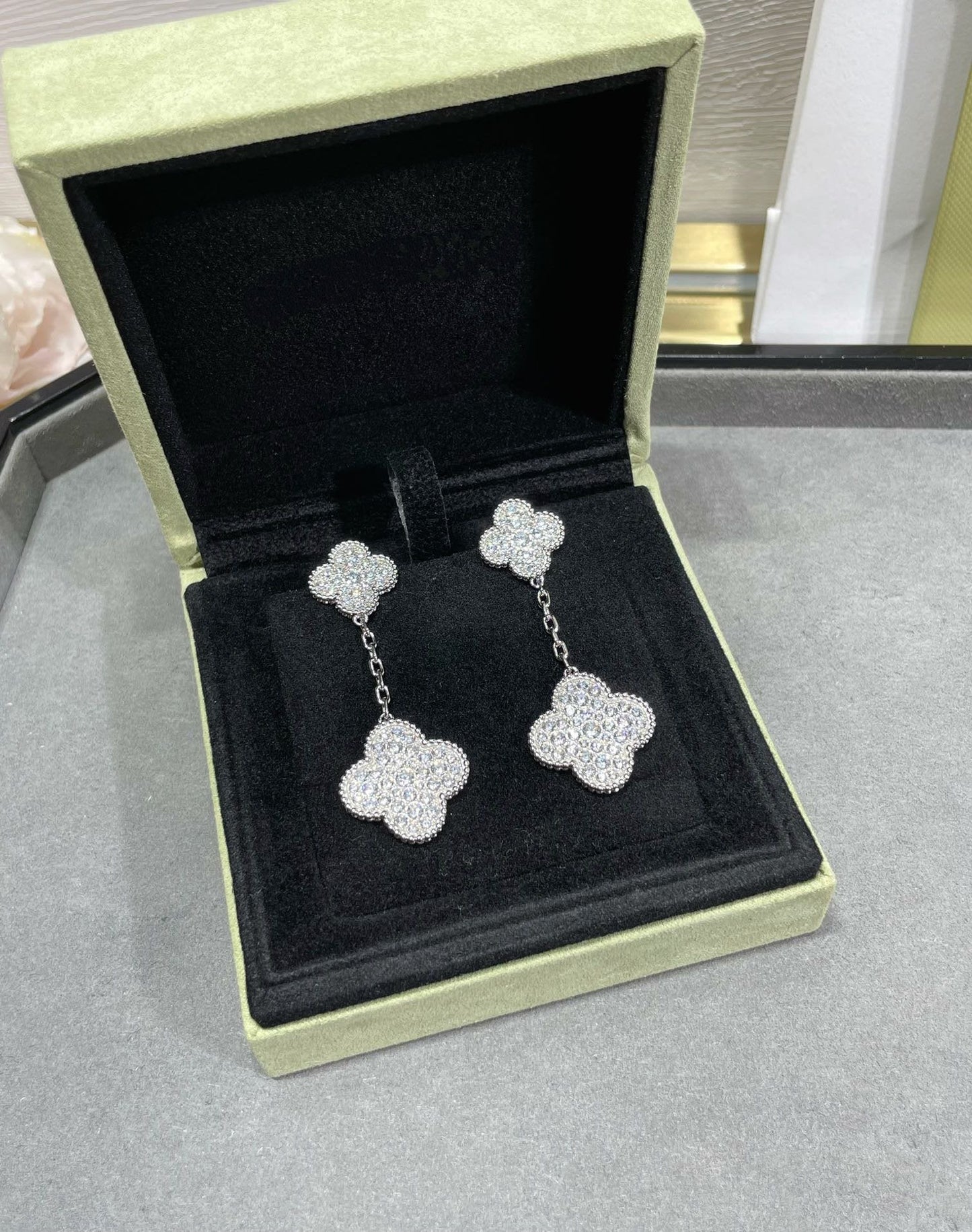 [Spark]CLOVER 2 MOTIFS DIAMOND PAVED SILVER EARRINGS