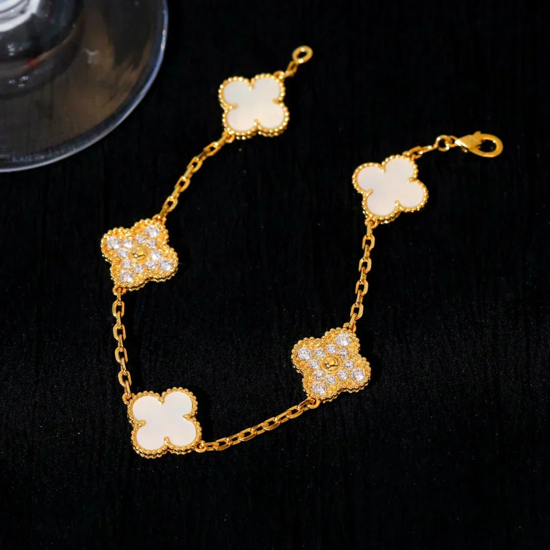 [Spark]CLOVER WHITE PEARL MOP 5 MOTIF BRACELET COLLECTION