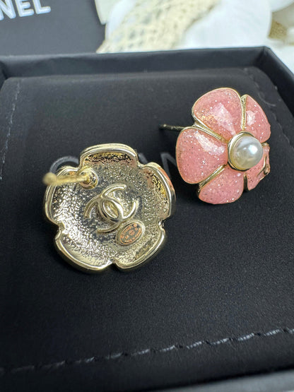 [Spark]26C Pink Camellia Pearl Enamel Stud Earrings