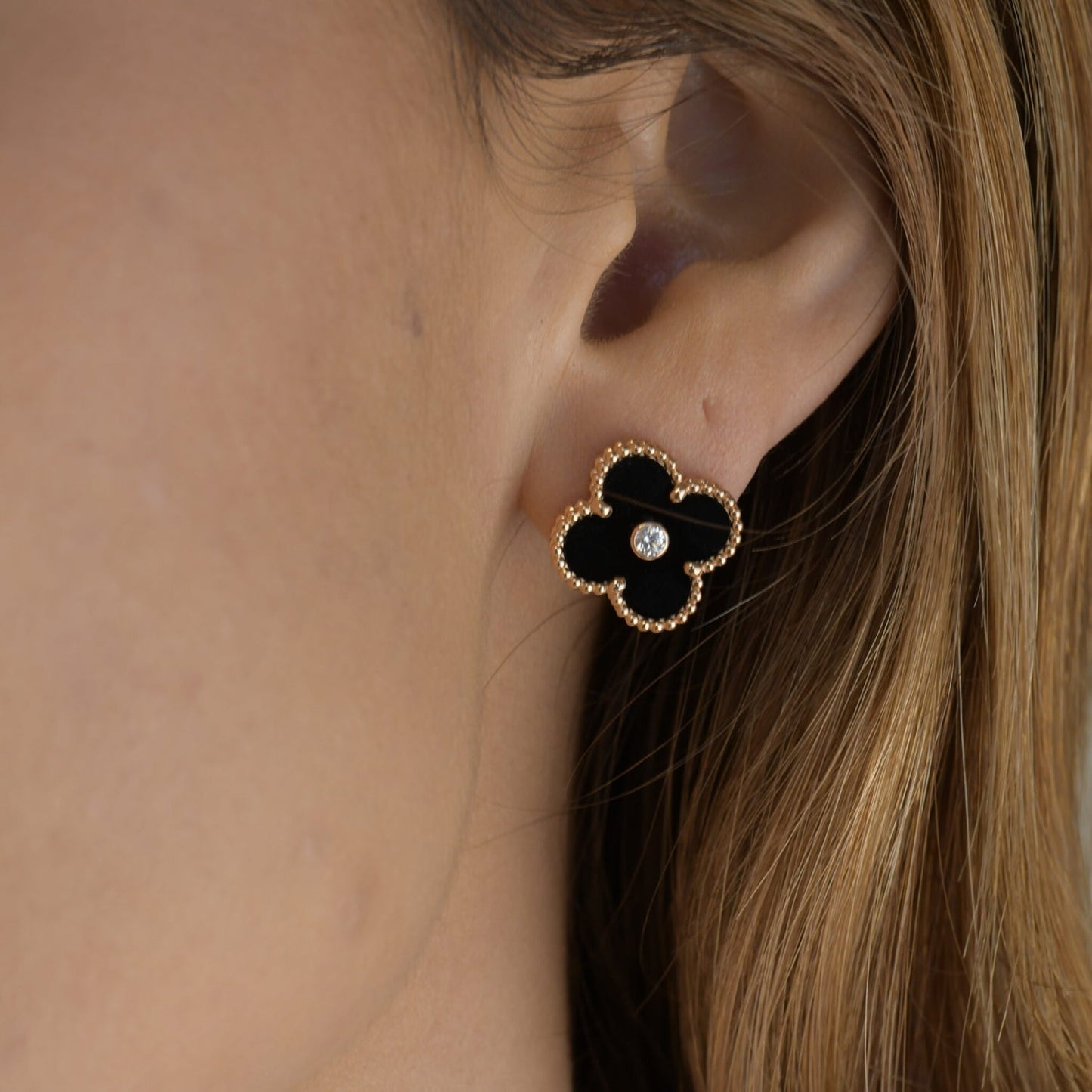 [Spark]CLOVER MEDIUM 1 MOTIFS ONYX DIAMOND EARRINGS
