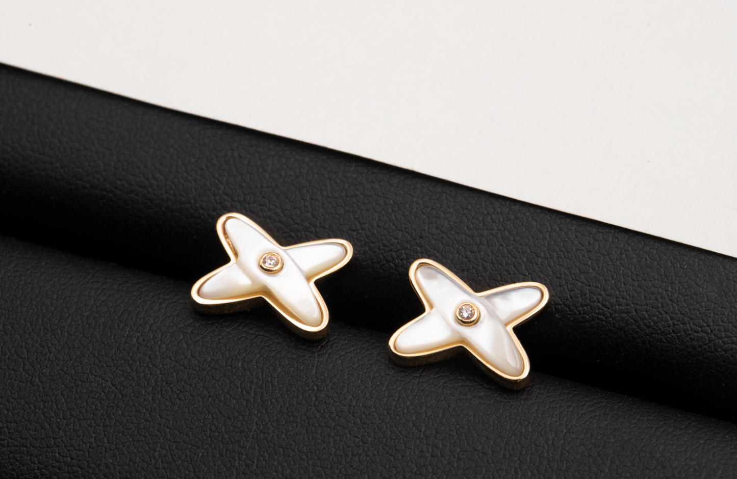 [Spark]JEUX DE WHITE MOP Spark GOLD DIAMOND EARRINGS