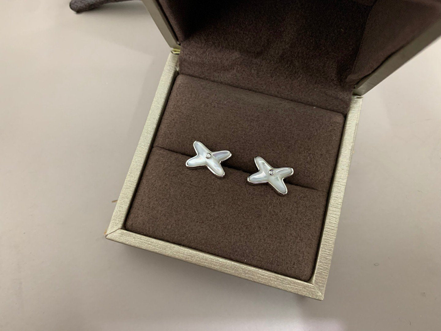 [Spark]JEUX DE WHITE MOP SILVER DIAMOND EARRINGS
