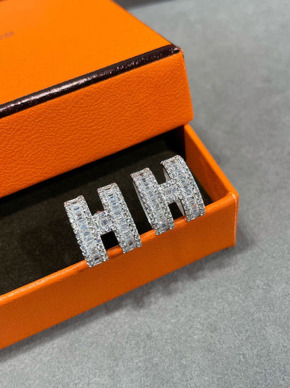 [Spark]H STUD EARRINGS WITH SILVER DIAMONDS