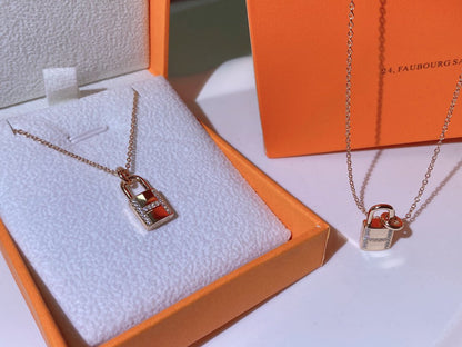 [Spark]HM ADVANCED NICHE LOCK HEAD NECKLACE DIAMONDS