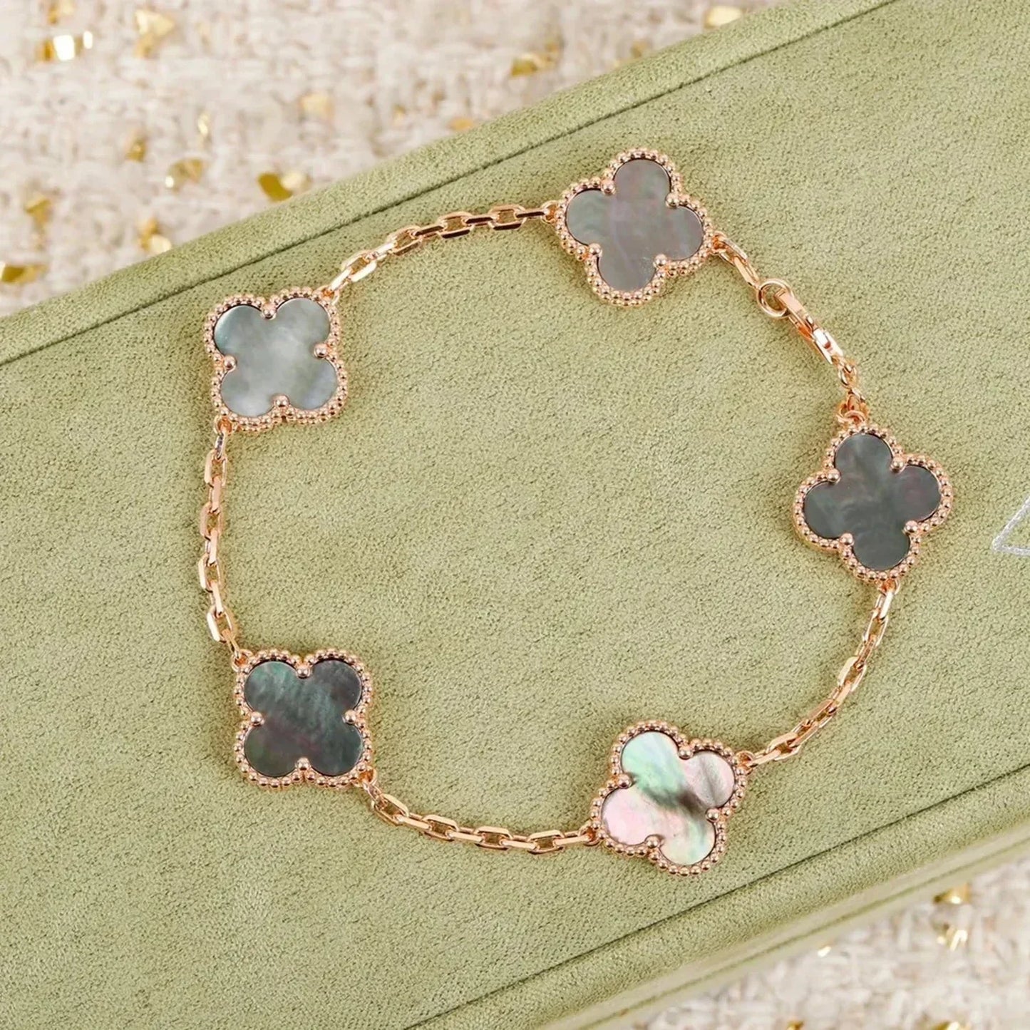 [Spark] CLOVER 5 MOTIF GRAY MOP BRACELET COLLECTION
