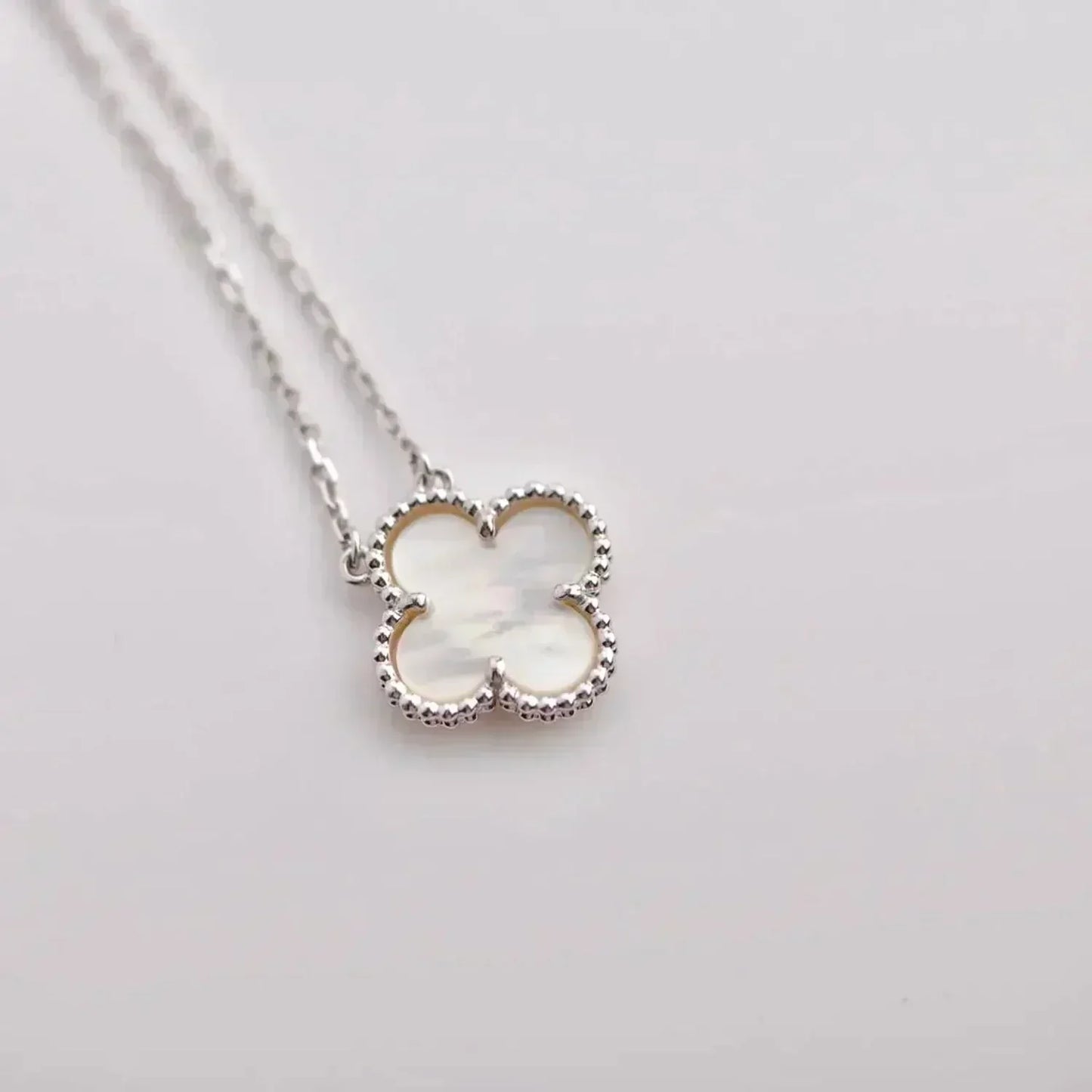 [Spark]CLOVER  15MM WHITE MOTHER-OF-PEARL SILVER