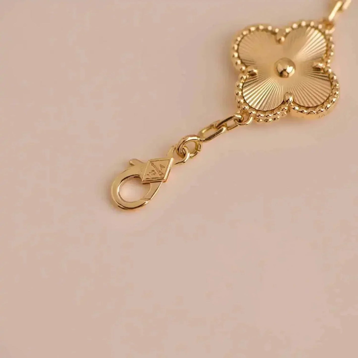 [Spark] CLOVER 5 MOTIF LASER BRACELET COLLECTION