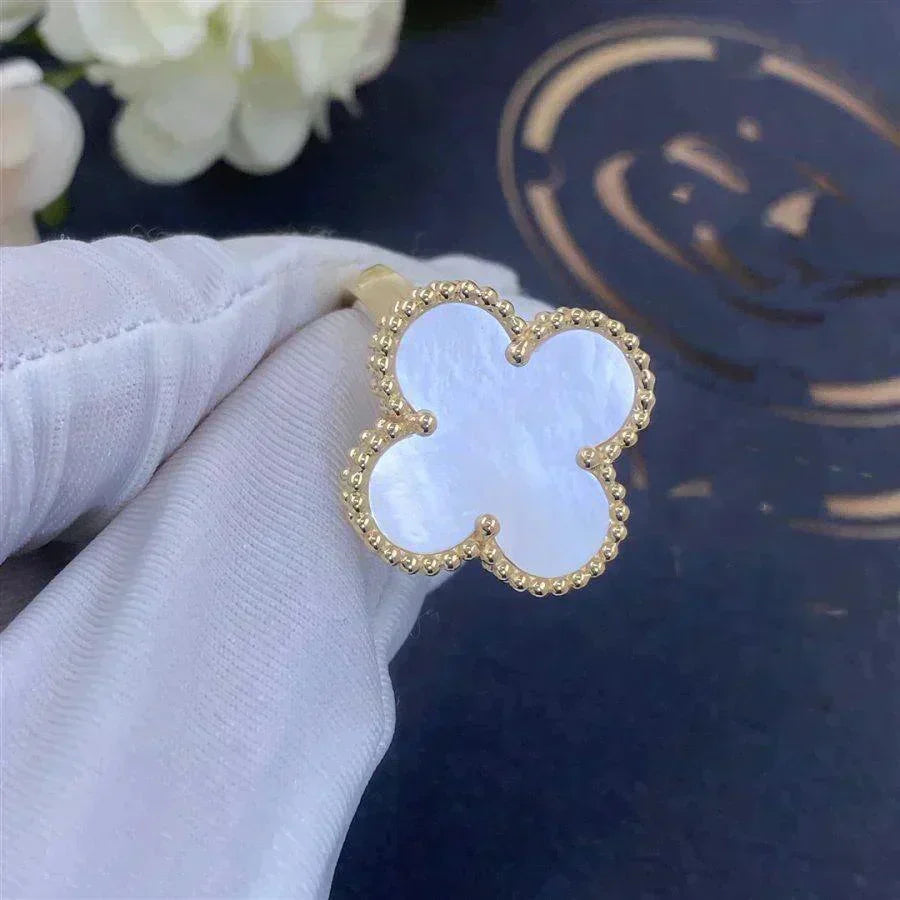 [Spark]CLOVER WHITE MOP RING